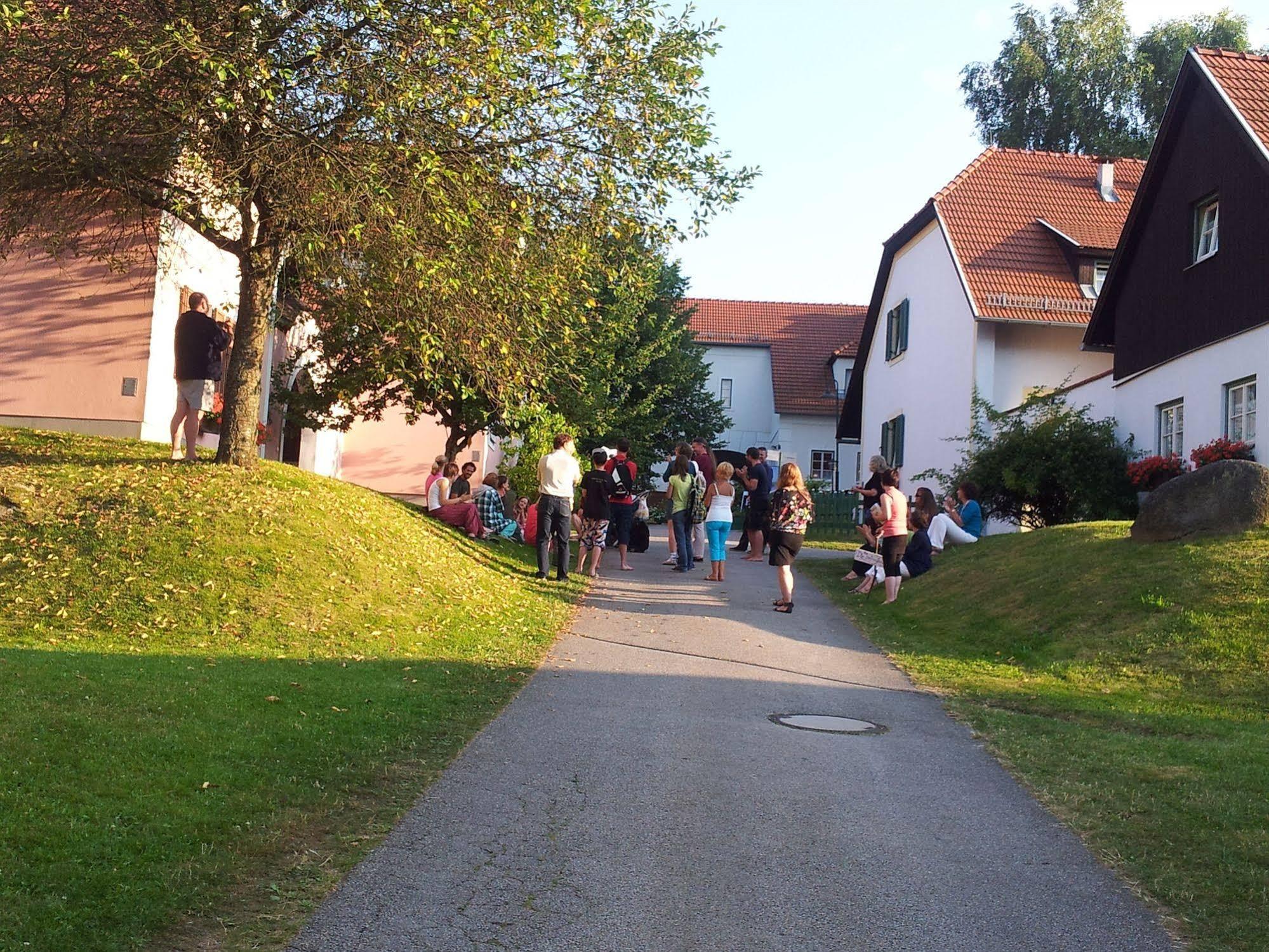 Theater- Und Feriendorf Koenigsleitn Gmbh Litschau Luaran gambar